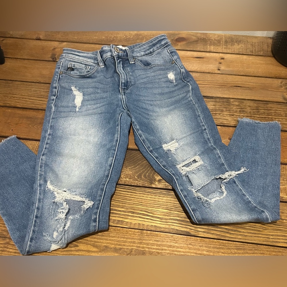 Distressed skinny jeans